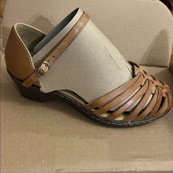 Comfortiva NWOT Tatianna Soft Spots Tan Strappy Heels Sandals, Women’s Sz 6.5W - Picture 7 of 11